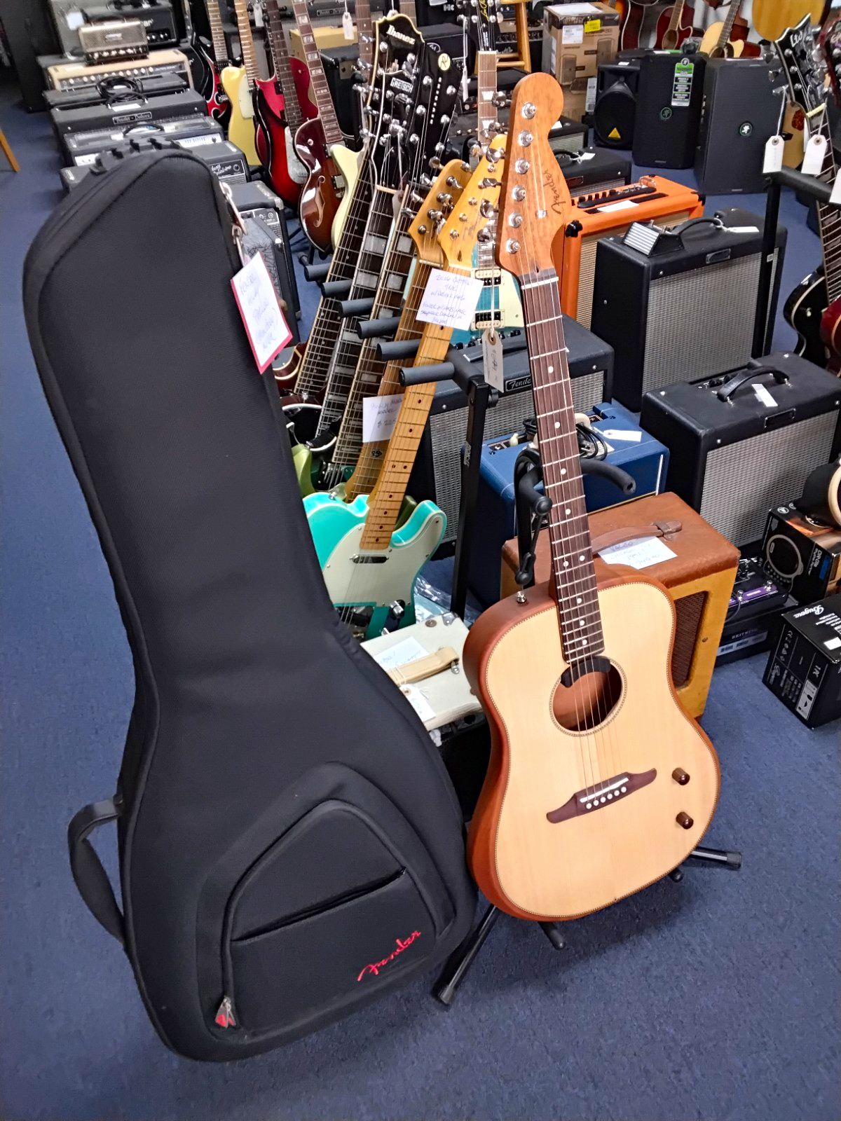 Fender highway series parlor ac/elec with deluxe bag