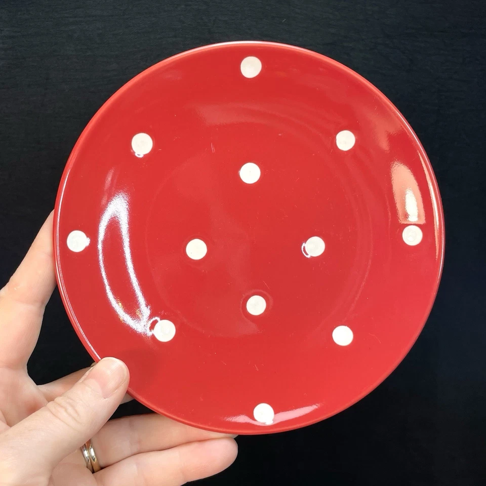 (12) Platos de lunares rojos y blancos de 6" de Signature Housewares Foto 4 de 4
