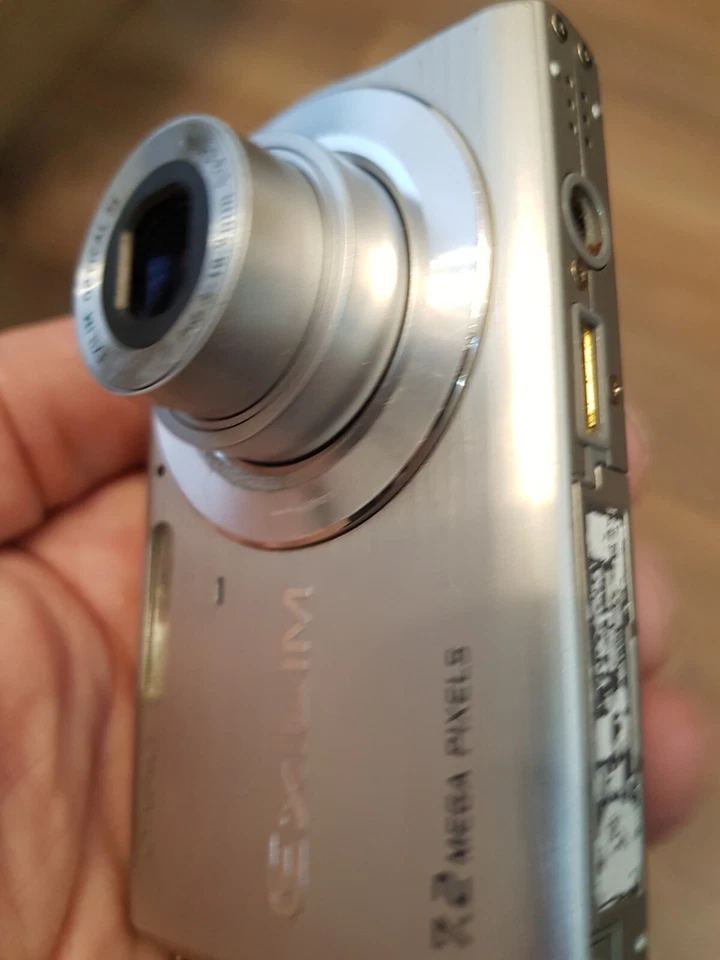 Casio Exilim EX-Z70 7.2MP Digital Camera – Silver – Tested, Works - Image 3 of 4