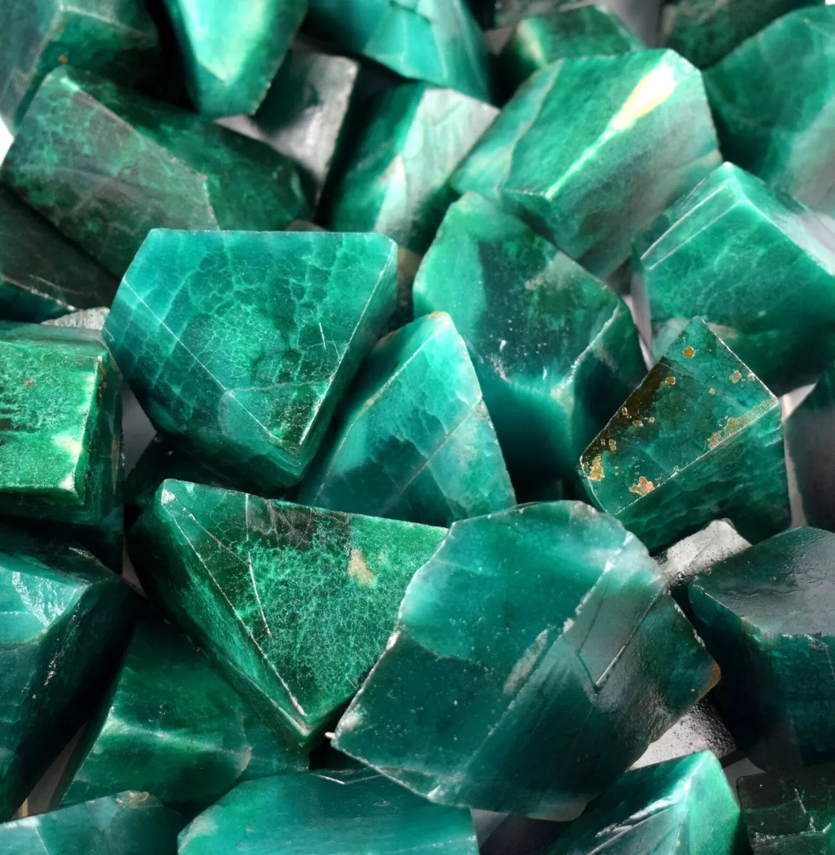 Brazilian 400 500 Carat Natural Green Emerald 1 Piece Gemstone