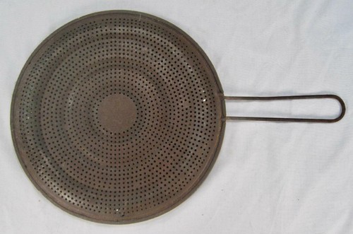 Vintage Metall Untersetzer mit Griff rund rund perforiert Landhausküche (O) - Bild 5 von 7