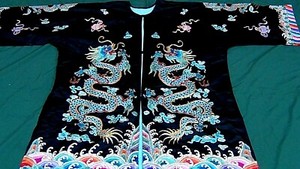 ANTIQUE CHINESE 5 GOLD TREADS IMPERIAL DRAGON SILK EMBROIDERED ROBE 48"x63"