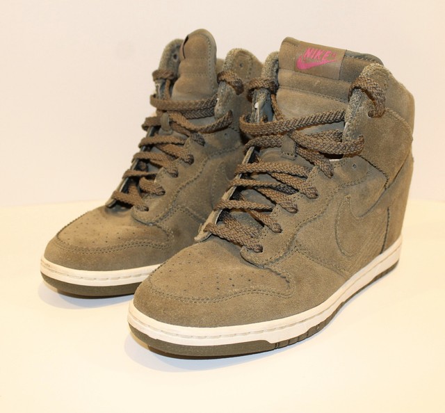 nike olive green sneakers womens