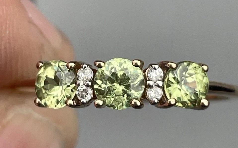 9ct Gold Diamond Three Stone Peridot Ring, 9k 375 - Image 2 of 4