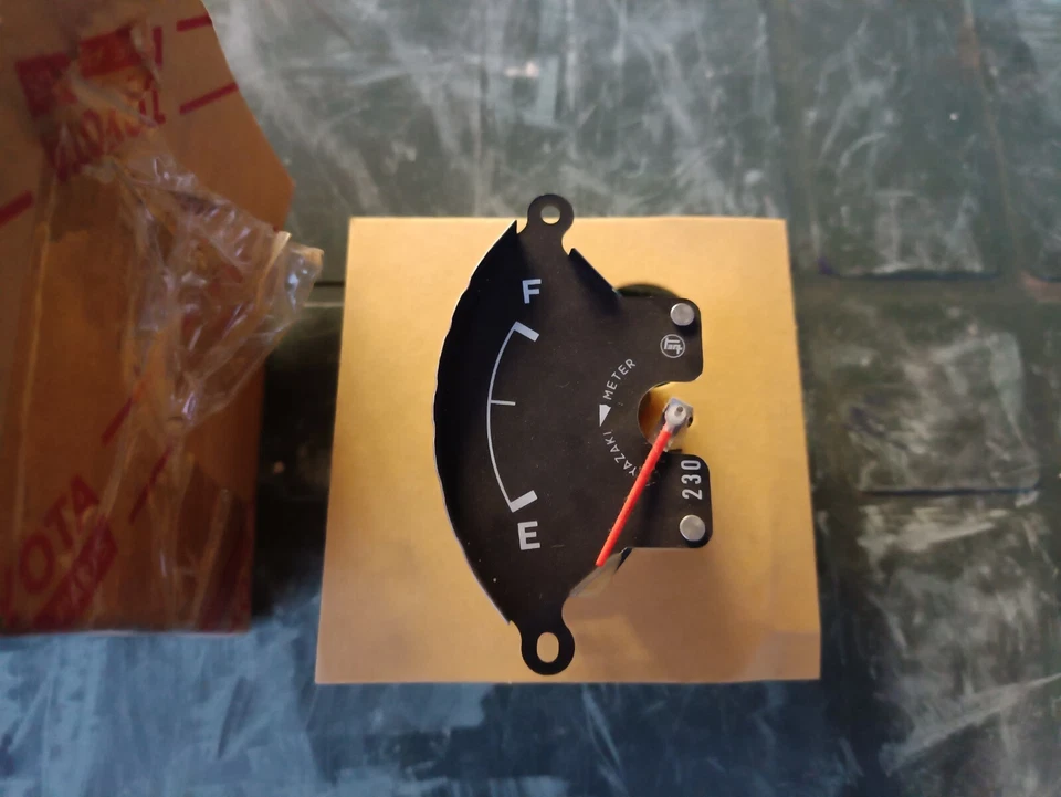 TOYOTA HIACE RH11LP 1977-1983 INDICADOR DE COMBUSTIBLE GENIUNE NUEVO Foto 2 de 2