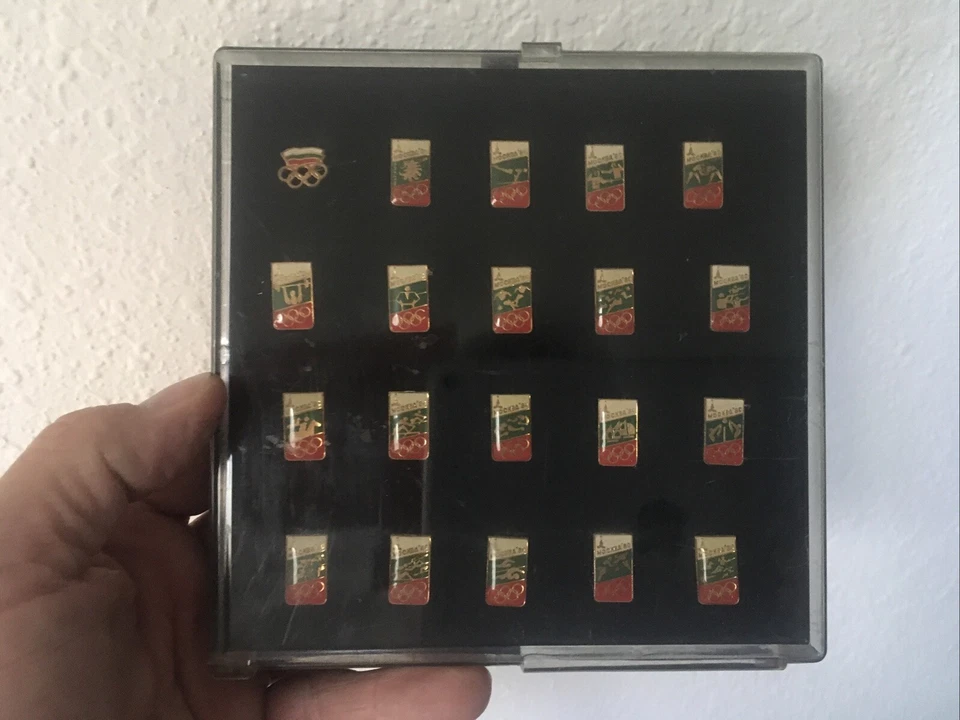 1980 Moscow Olympic NOC Bulgaria Delegation Set of 20  Pin Badges - Image 4 of 4