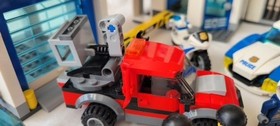 LEGO CITY: Police Station (60141)