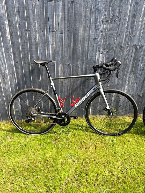 Ribble R872 hydraulic Disc 105 road bike. Carbon frame. Frame size XL
