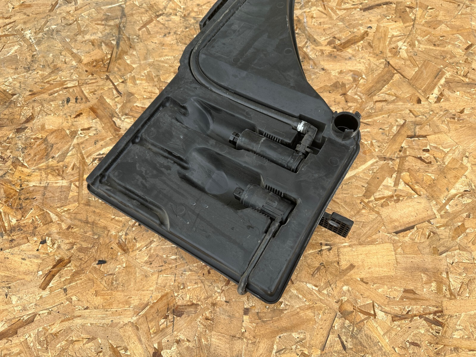 HEADLIGHT WINDSHIELD WASHER TANK OEM 13-20 MASERATI QUATTROPORTE GTS GHIBLI S