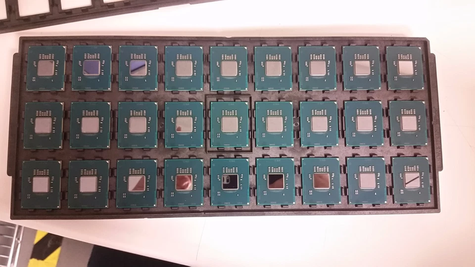 Intel CPU - FH8065501516794 - 2.4GHz 8C - Image 4 of 4