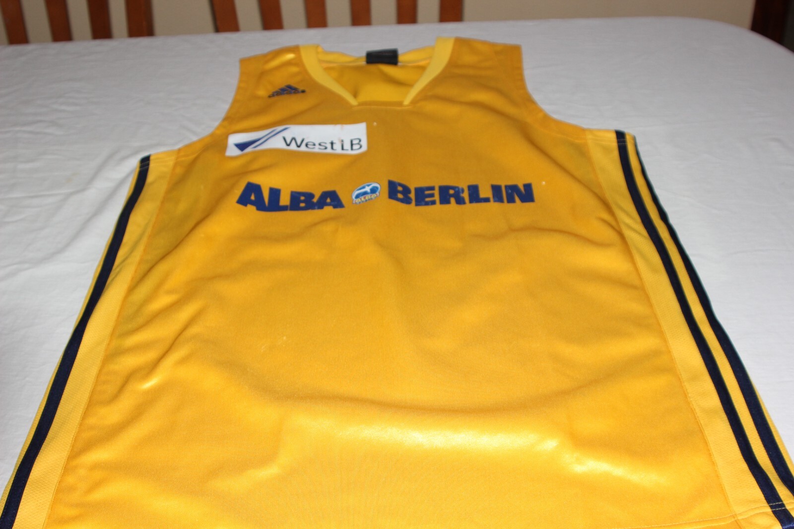 CAMISETA DE BALONCESTO DEL EQUIPO ALEMAN ALBA DE BERLIN ADIDAS TALLA M