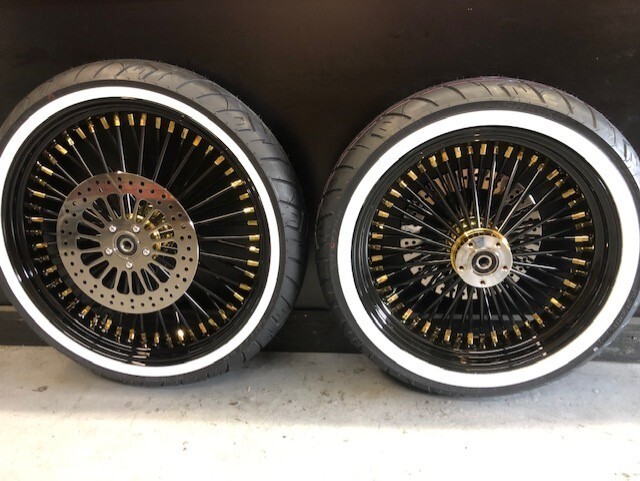 DYNA Street Bob FXDB Black/Gold Mammoth 52 Spoke Wheels 21x3
