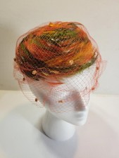 VINTAGE 1950'S MULTI COLOR FEATHER TURBAN FASCINATOR HAT