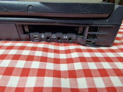 Vtg Dell Latitude C840 Laptop Floppy 15" P4m 1.8GHz Win Xp Power On Tested - Picture 20 of 22