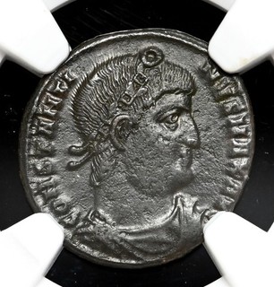 IMPERO ROMANO. Costantino I AD 307 337. Æ3 Soldatini con standard NGC XF