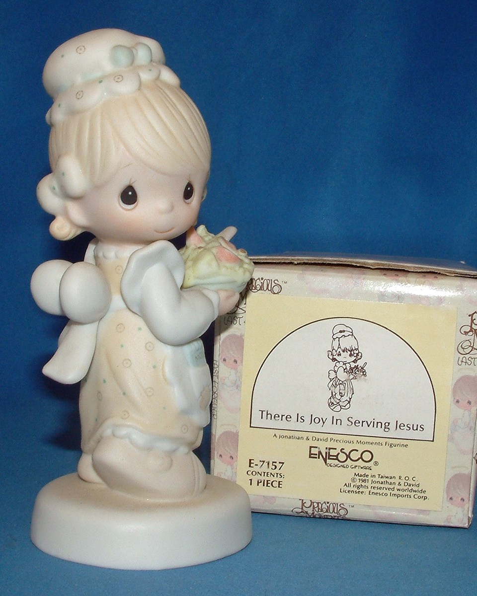 Precious Moments Figurine: E-7157 There is Joy in Serving