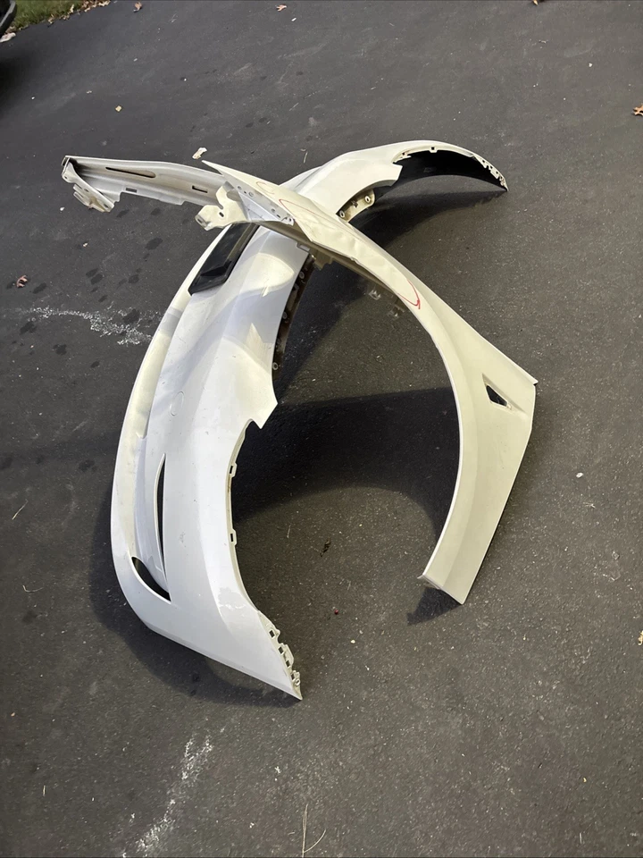 Cubierta de parachoques delantero Tesla Model 3 2022 2023 sin sensores agujeros OEM sin guardabarros Foto 2 de 4