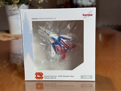 Herpa Wings 1:200 552233 Mikoyan MiG-29 Strizhi Aerobatic Team Russian Air Force