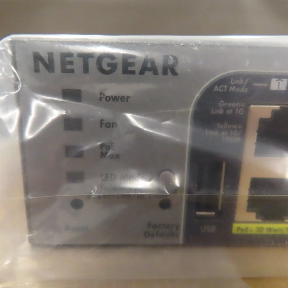 Netgear Prosafe GS752TPP-100NAS Gig Stackable Smart 48 port PoE switch 4 SFP  - Image 4 of 4