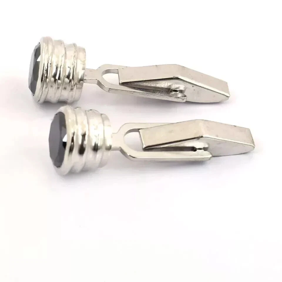 Gemelos de diamante negro creados en laboratorio de corte redondo de 3 quilates para hombre enchapados en oro blanco de 14 quilates Foto 2 de 4