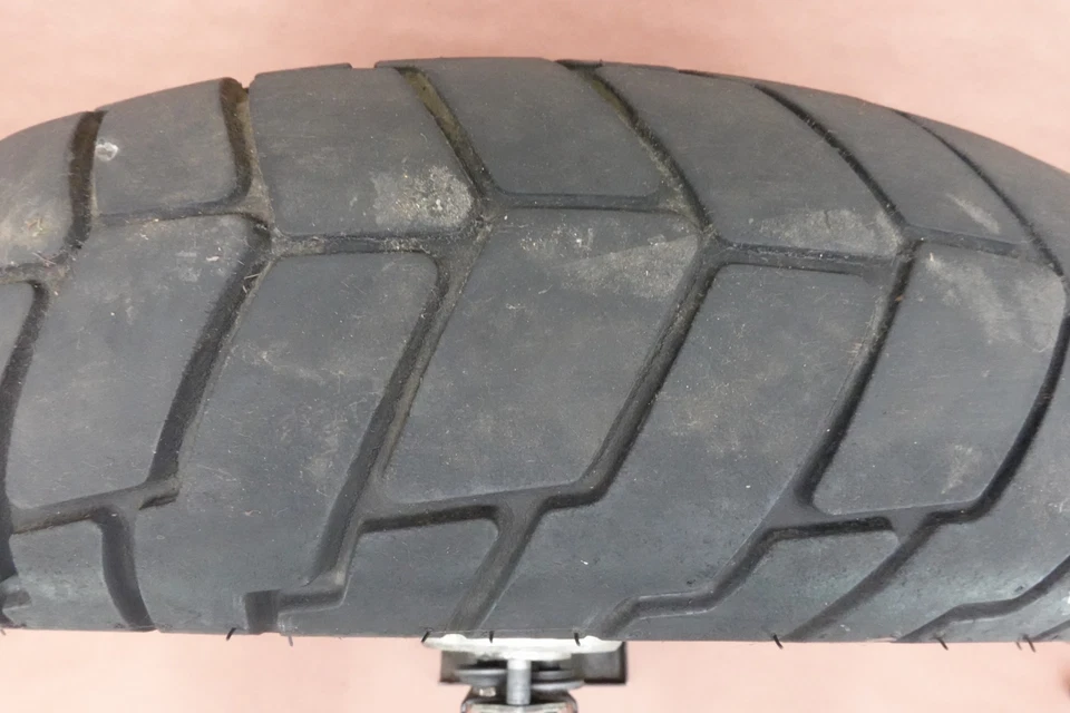 Llanta delantera Harley Davidson Dyna Fat Bob FXDF 2008-2013 130/90 B16 Foto 2 de 4