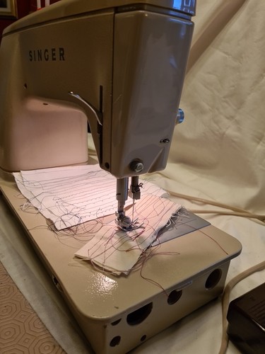 Singer Stylist Zig-Zag Model 457 Sewing Machine - Picture 14 of 18
