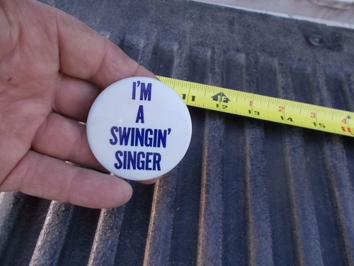 I'M A Swingin' Singer Pinback button - Picture 2 of 3