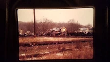 XSY05 35MM Train Slide ENGINE LOCOMOTIVE RR TRAIN DERAILMENT 1979 T. HAUS EEEEE