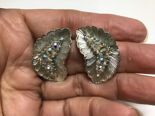Vintage Signed BSK Clip-On Silver Tone Texture Pink Rhinestones Earrings - Picture 6 of 8