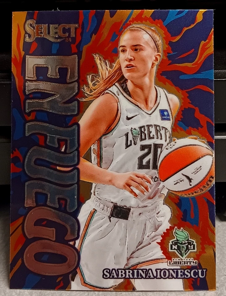 2024 Select WNBA Sabrina Ionescu Cards #174 Premier Pink Ice - Snapshots Enfuego - Image 4 of 4
