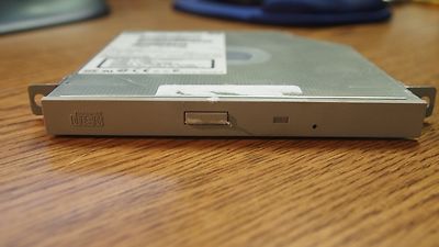 HP 19770478b-33 5064-7967 D6021-63067 24X Low Profile IDE CD-224E ROM Drive