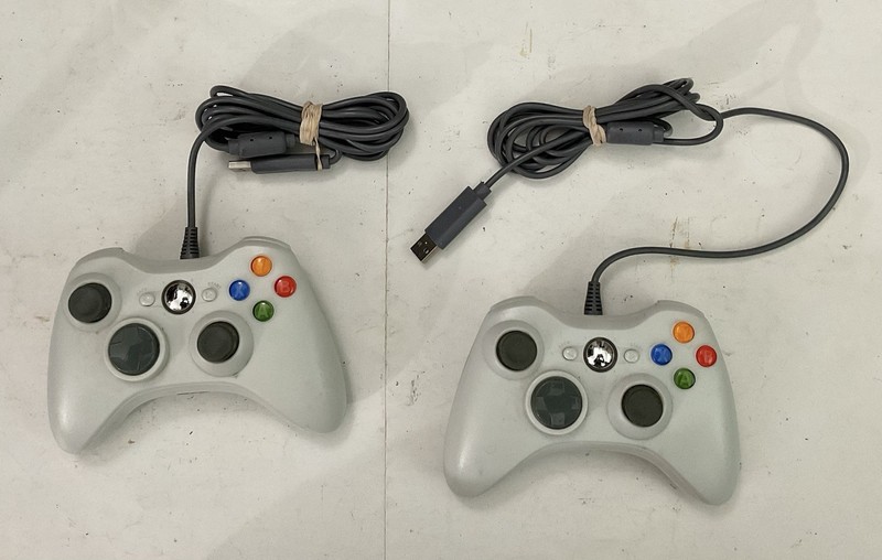 ** NOT WORKING as store return ! ** 2 x  Wired Contoller for XBox 360  (NOT OEM)