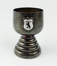 e10314 Kleiner alter versilberter Becher mit emailliertem Wappen Berliner B&auml;r