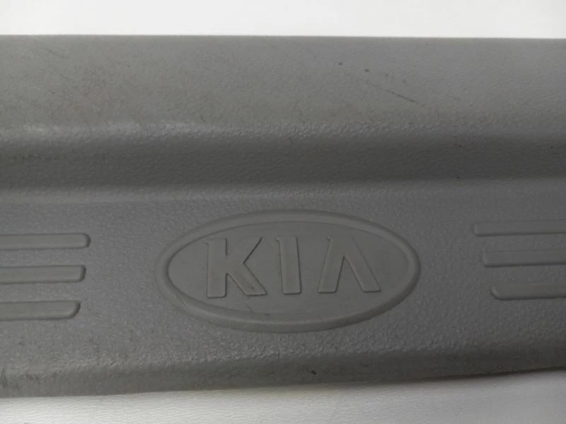 KIA OPTIMA 2008 panel de desgaste del umbral de la puerta del lado del conductor Foto 4 de 4