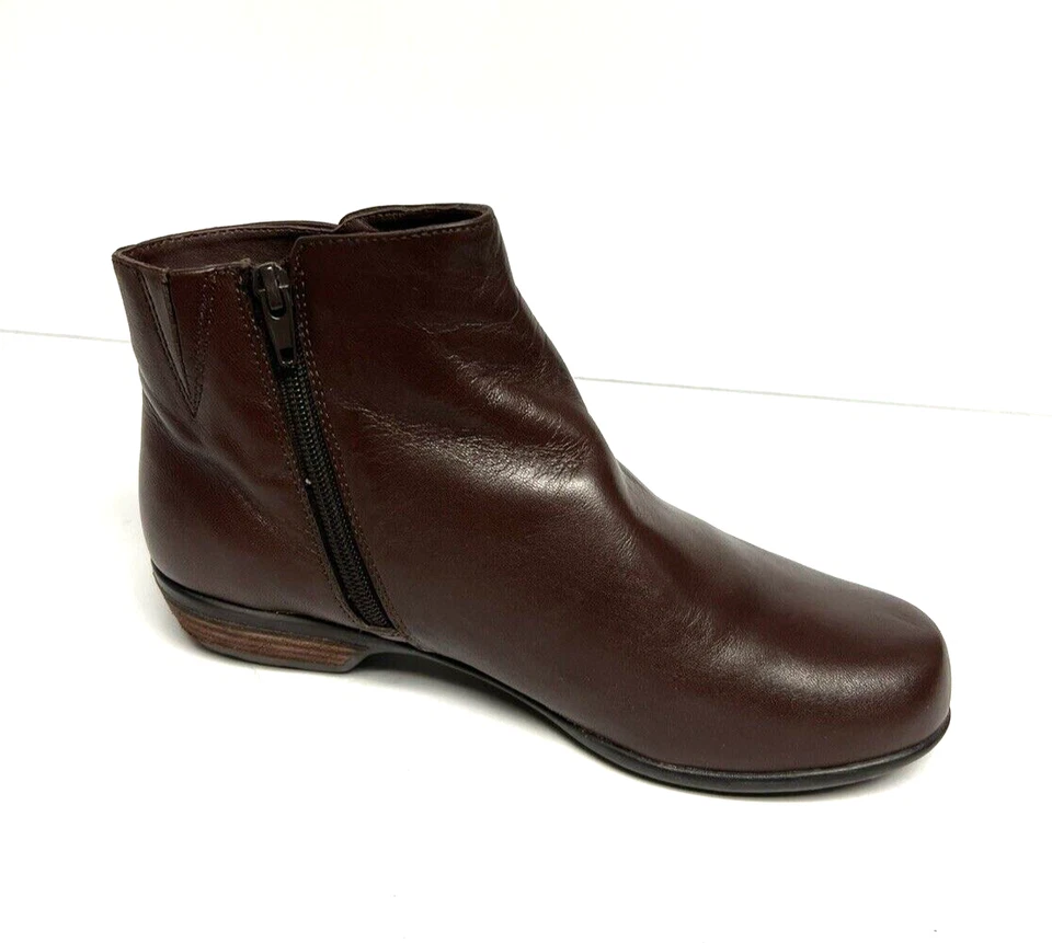 Botín Ezra de cuero marrón con cunas para caminar para mujer talla 7,5 ancho Foto 2 de 4