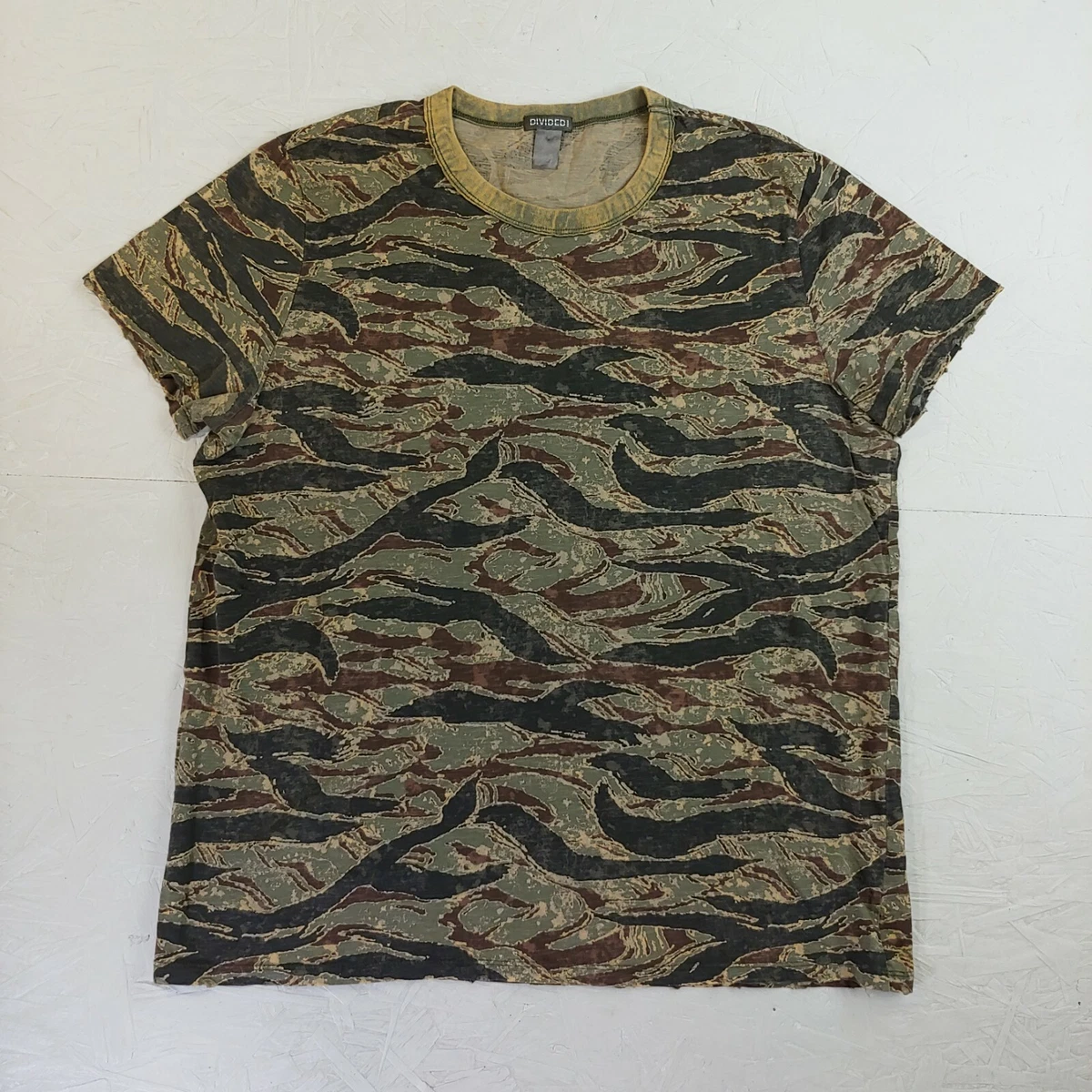 H&m camouflage t clearance shirt
