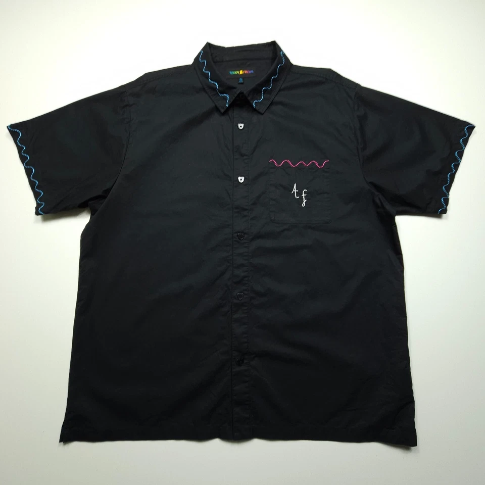 Camisa fresca de oso de peluche para hombre XL negra deletreada bordada cinta de ramo de flores Foto 2 de 4