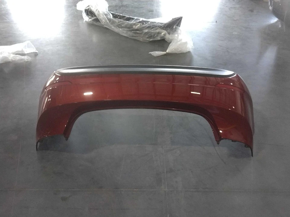 Conjunto de parachoques trasero usado para: Hyundai Elantra SDN 2015 construido en EE. UU. grado trasero Foto 2 de 4