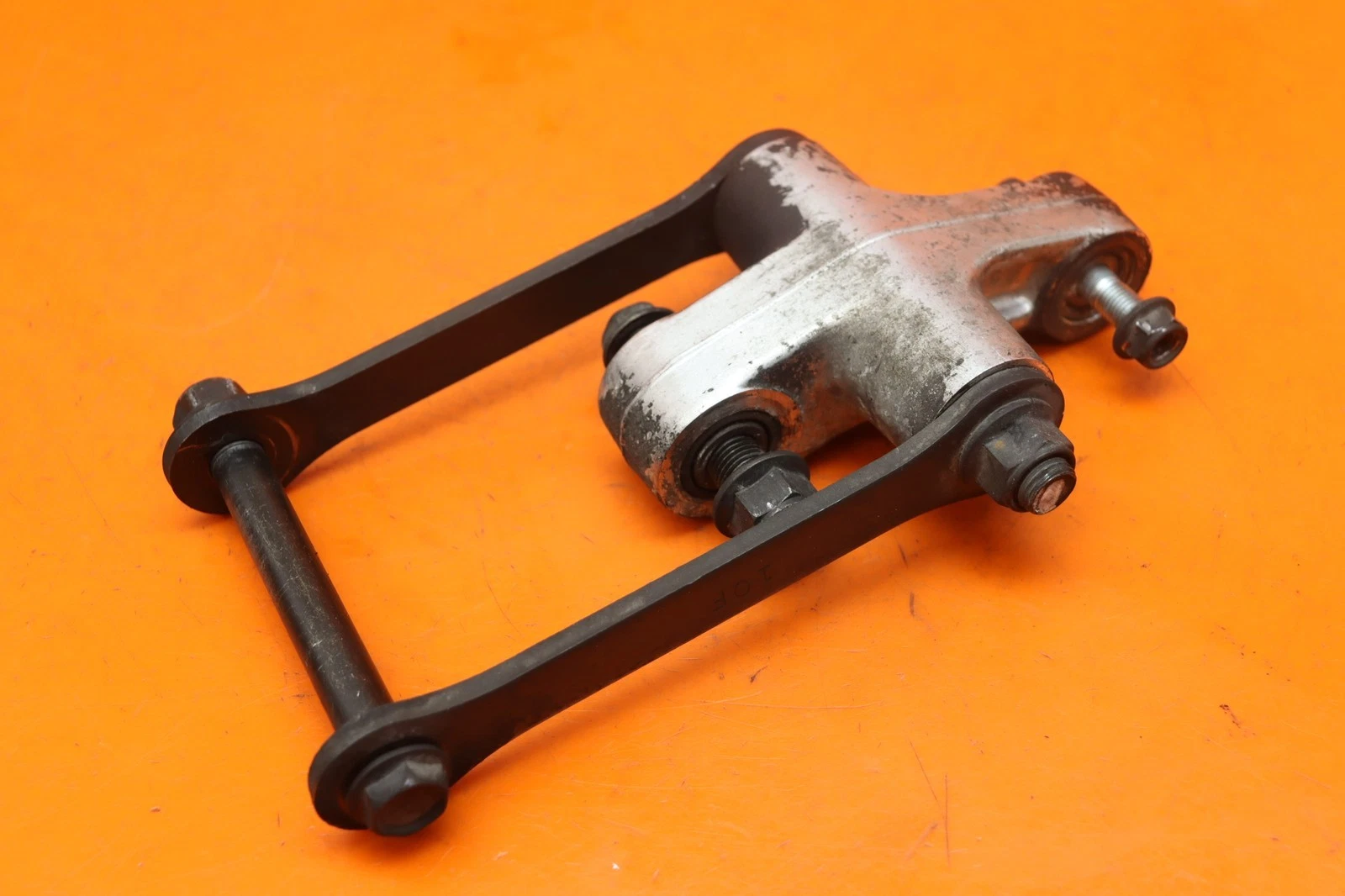 1998-2004 SUZUKI INTRUDER 1500 VL1500 OEM REAR DOGBONE SHOCK LINKAGE LINK