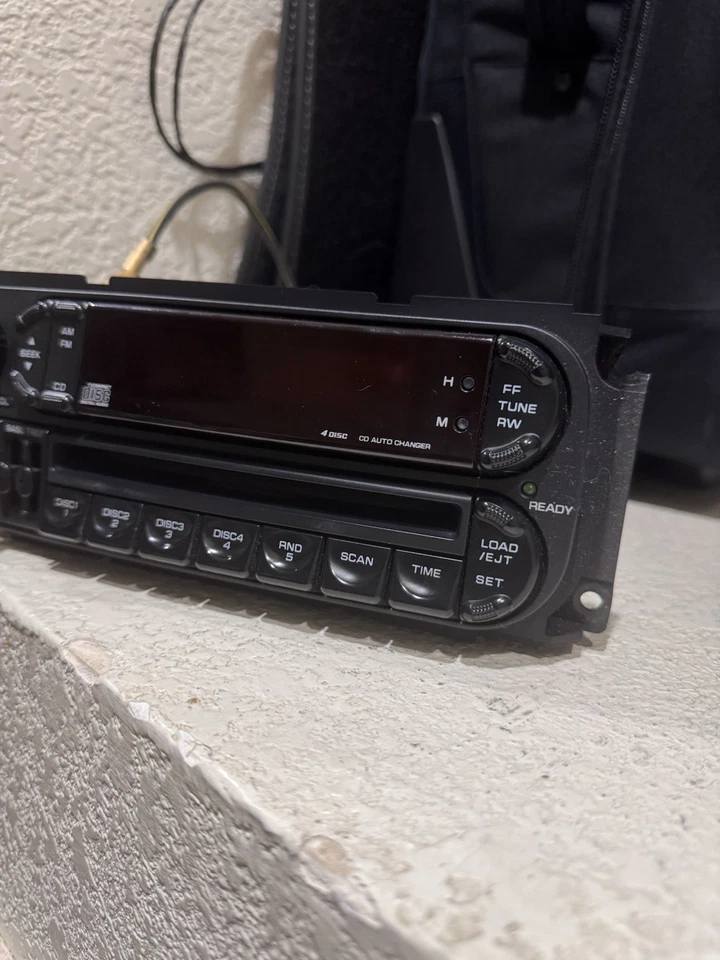 RADIO AM/FM/CD DODGE CHRYSLER STRATUS OEM MR459823 2001 2002 2003 2004 2005  Foto 4 de 4