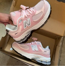 New Balance 2002r 'Pink Sands' size 3.5 preowned with box 
