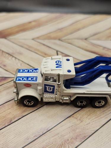 Vintage 1981 Matchbox Peterbuilt M9 Police Wrecker Tow Truck Semi - Picture 2 of 9