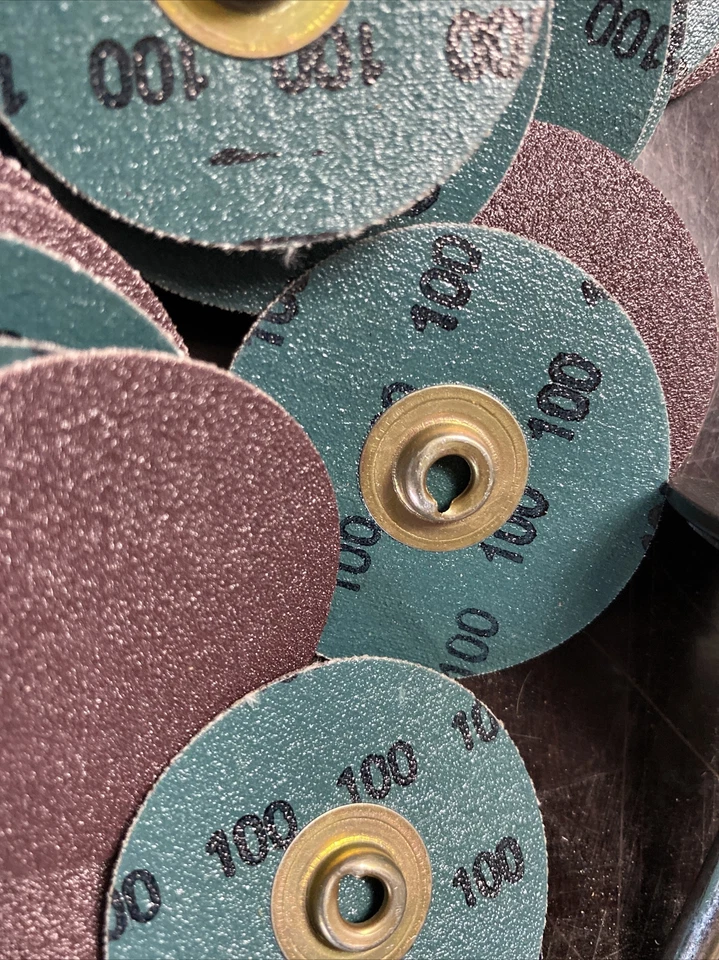 200 DISC LOT 3M Roloc Abrasive Sanding Die Grinder Discs  2" 100 Grit w/ mandrel - Image 3 of 4