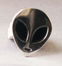 CHROM ALIEN KOPF EMAILLE PIN ABZEICHEN - NEU