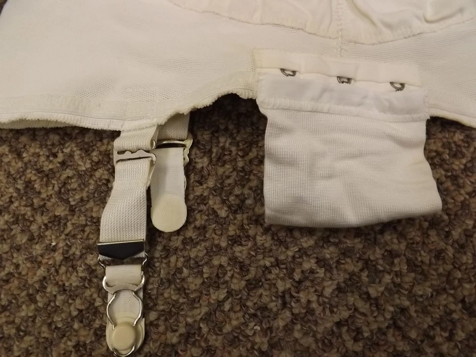 Rare Vtg 60s NEW Rubber Wear 2 Ways Open Bottom Garters Girdle Panties XL 31/32 - Image 3 of 4
