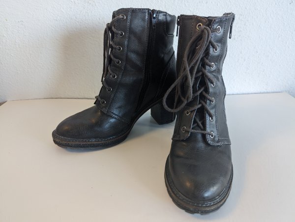 White Mountain Dorian Women's Dark Brown Lace Up Zip Booties