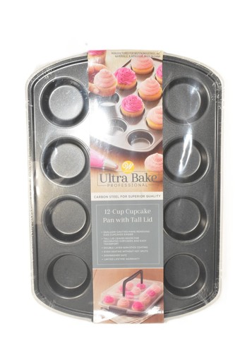 WILTON 2021 ULTRA BAKE PROFESSOINAL 12 CUP CUPCAKE PAN W/TALL LID SEALED - Picture 3 of 10