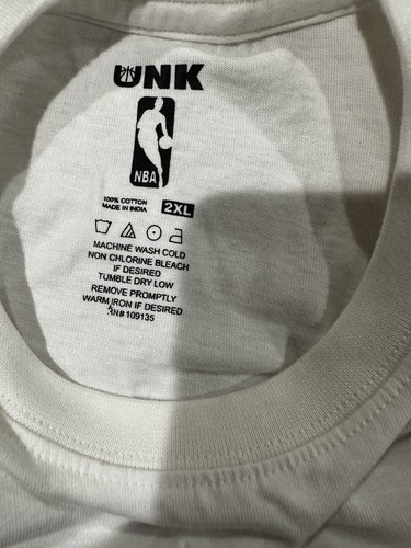 Lakers 2010 Championship Disney T-shirt - Picture 6 of 6