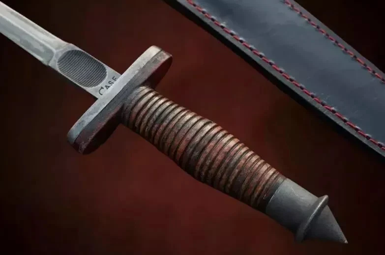 Cuchillo daga vintage Case V-42 de las Fuerzas Especiales de los Estados Unidos Segunda Guerra Mundial con funda de cuero Foto 3 de 4