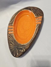 VTG Kingwood Ceramics Orange & Brown Ashtray Wood Look “Carved” Flower Detail
